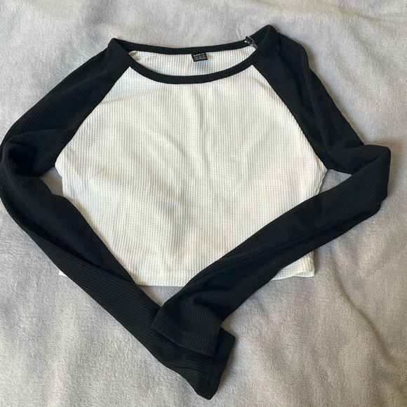 NEW Black and White Waffle Crop Top and Shorts Lounge Set - Picture 5 of 7